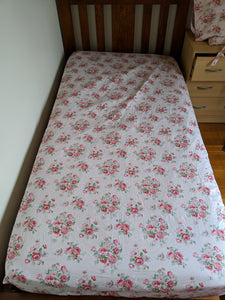 Single bed fitted sheet
