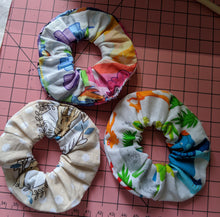 Load image into Gallery viewer, Scrunchie